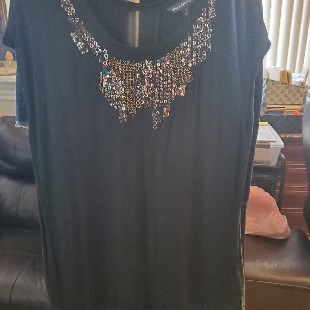 Rock & Republic black embellished t shirt size medium